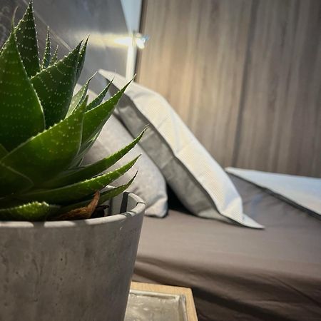 Buzzstays: 1-Bed Bungalow, Garden, Near Yumbo & Beach マスパロマス エクステリア 写真