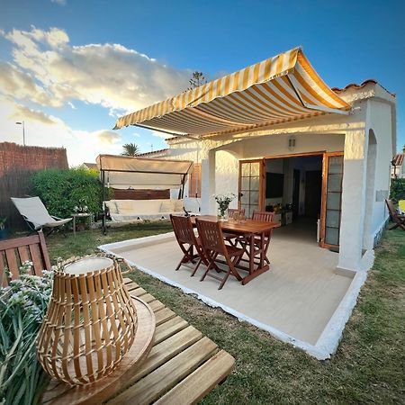 Buzzstays: 1-Bed Bungalow, Garden, Near Yumbo & Beach マスパロマス エクステリア 写真
